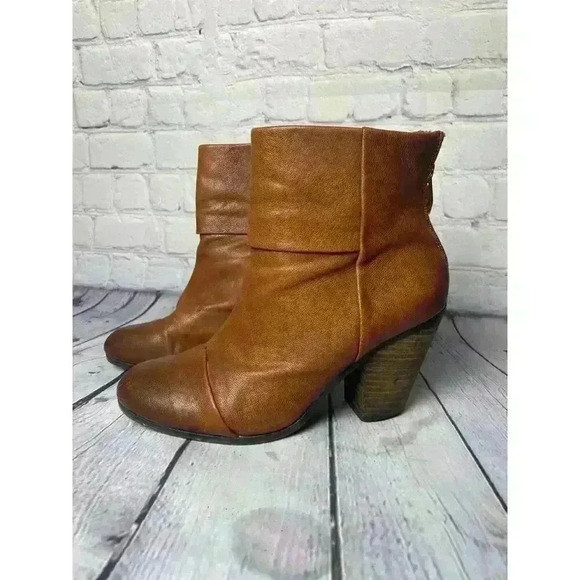 Vince Camuto Hadley Brown Leather Ankle Boot With Back Zipper Size 6.5 EUC - Picture 1 of 8